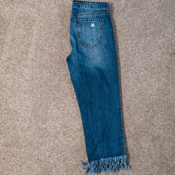 Cropped Fray Jeans - Picture 2 of 3